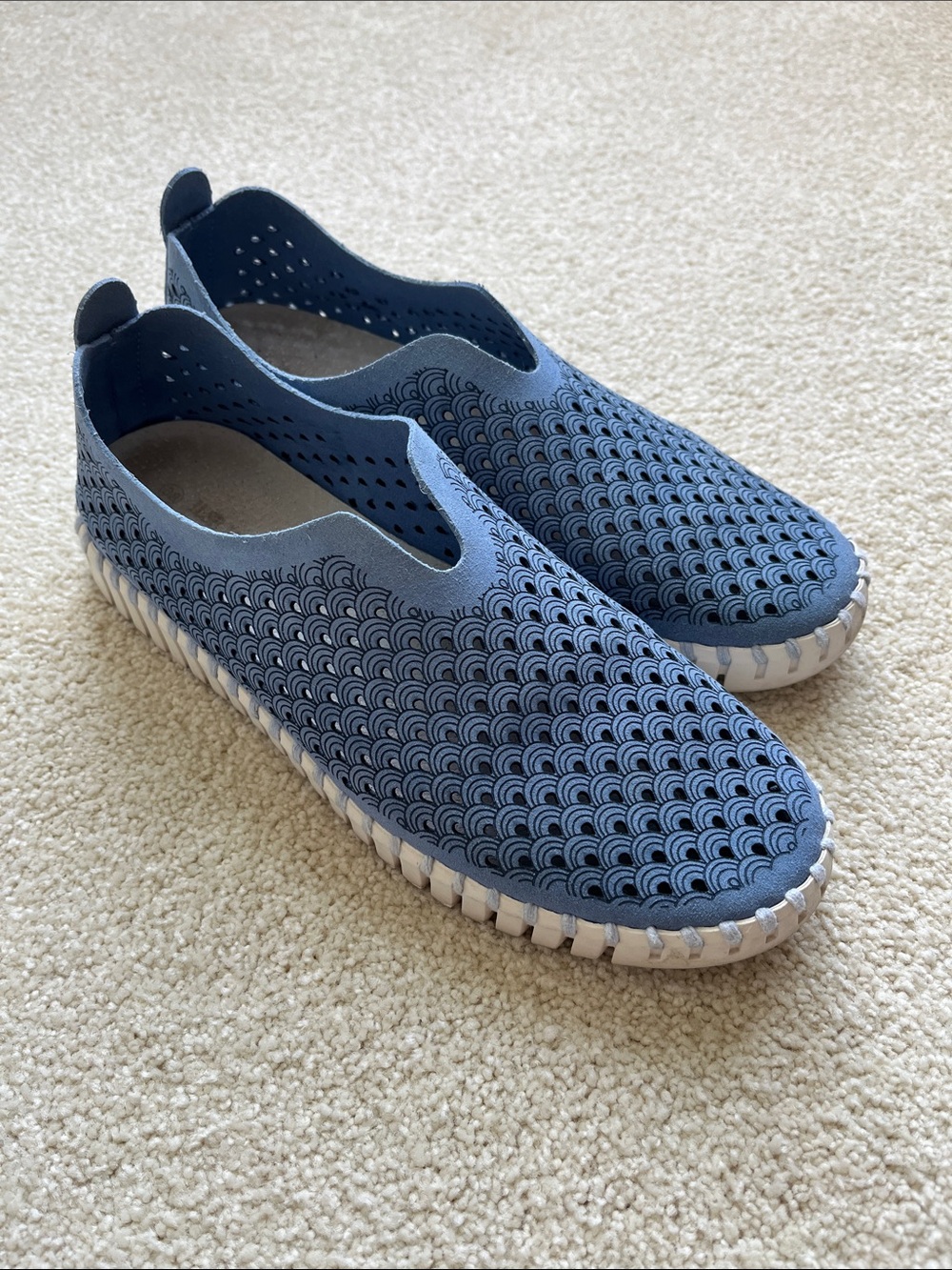 Isle Jacobsen slip ons, EUC